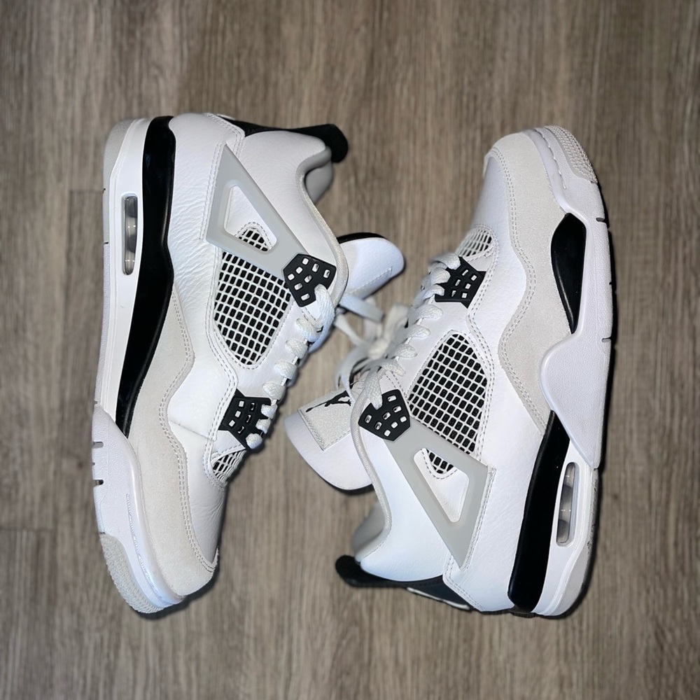 Men’s Jordan Retro 4 Sneakers Military Black (PRICE FIRM)